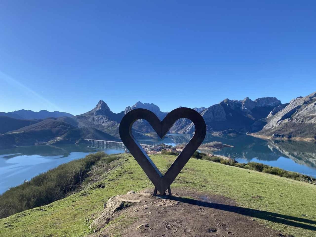 Mirador Solasierra Vistas A La Montana Y Pantano Riaño Exteriör bild