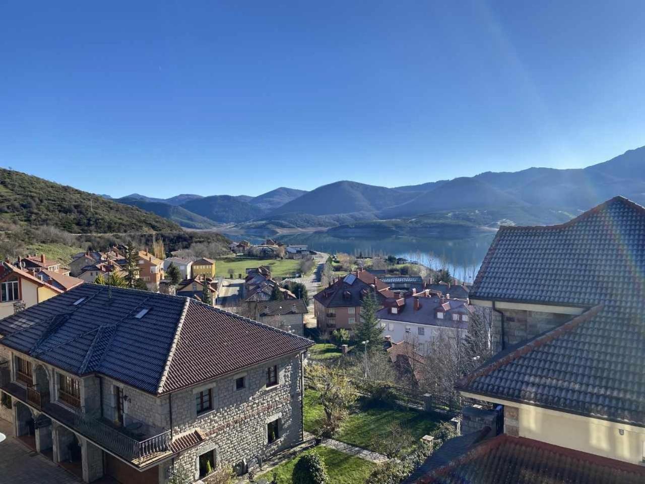 Mirador Solasierra Vistas A La Montana Y Pantano Riaño Exteriör bild